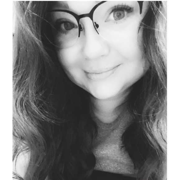 Meet your Posher, Stephanie - Picture 1 of 1